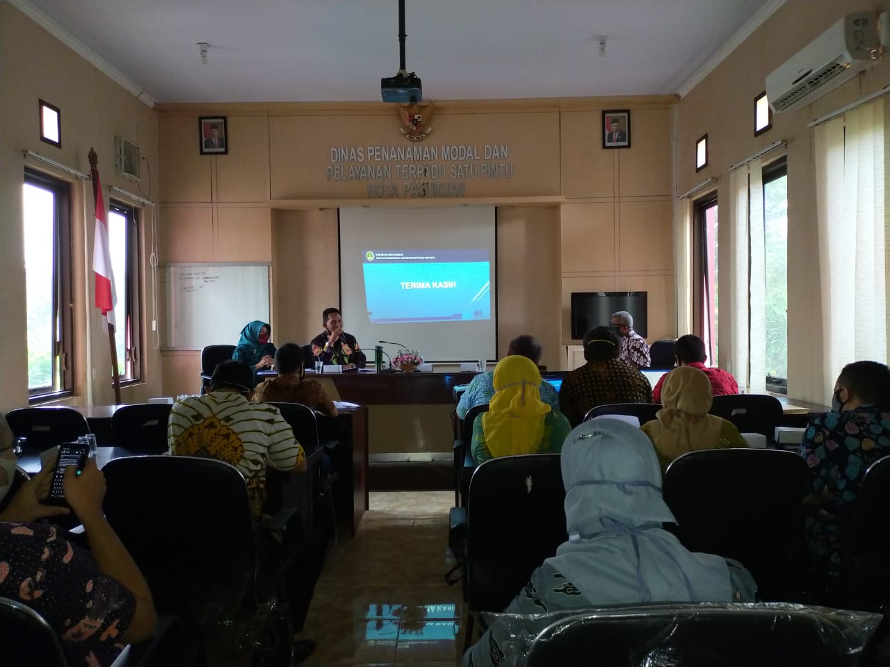 RAPAT PEMBAHASAN LAPORAN AKHIR PENYUSUNAN BUKU PROFIL INVESTASI