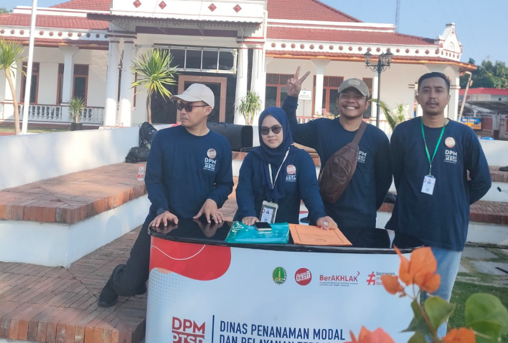 Pelayanan NIB di Bulan Kemerdekaan (PENAK) di Car Free Day depan BPKA di Jalan Pahlawan